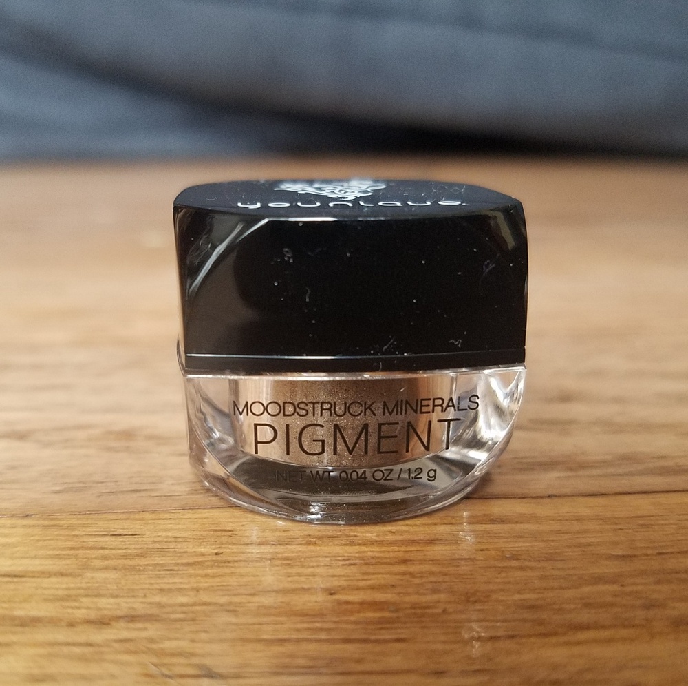 Younique moodstruck mineral pigment